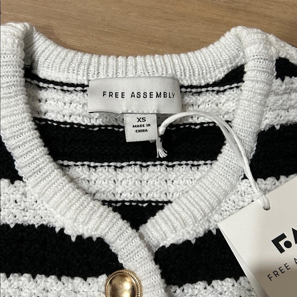 NWT - FREE ASSEMBLY Crochet Cardigan Striped Sweater with Gold Buttons - Picture 4 of 9
